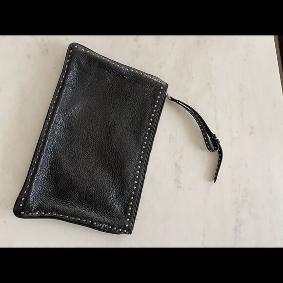 Beautiful clutch, like new condition. Paris. - Picture 1 of 6